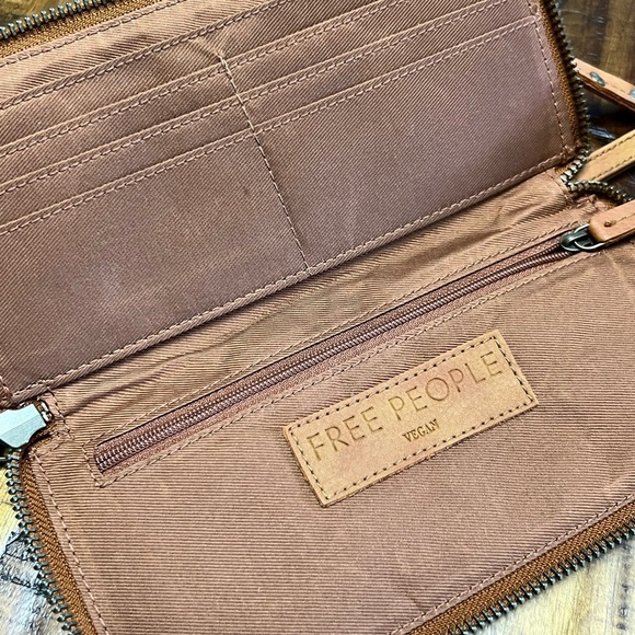 Free People Vegan Pebble Leather Tan Wristlet Clutch - Picture 3 of 5